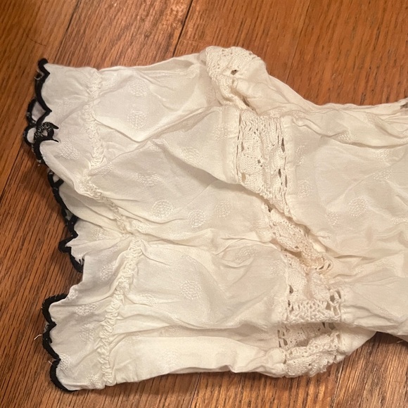 Chic Cream Ruffle Blouse - Picture 5 of 7